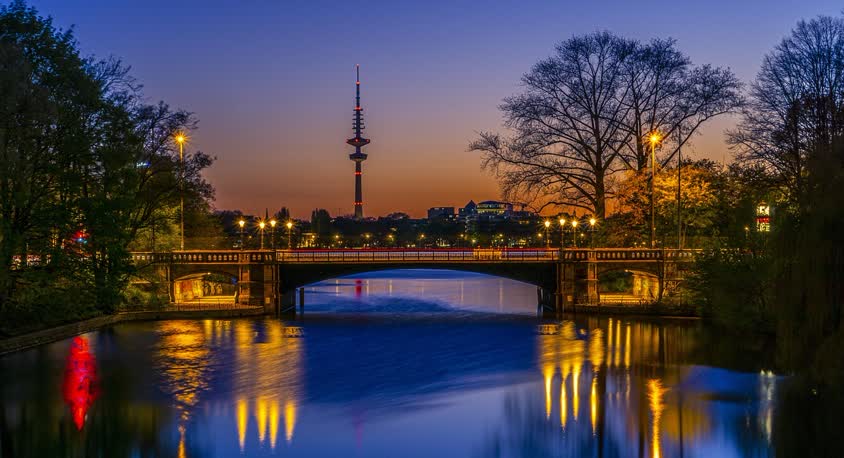 Hamburg's Gleaming Gem: Lake Alster