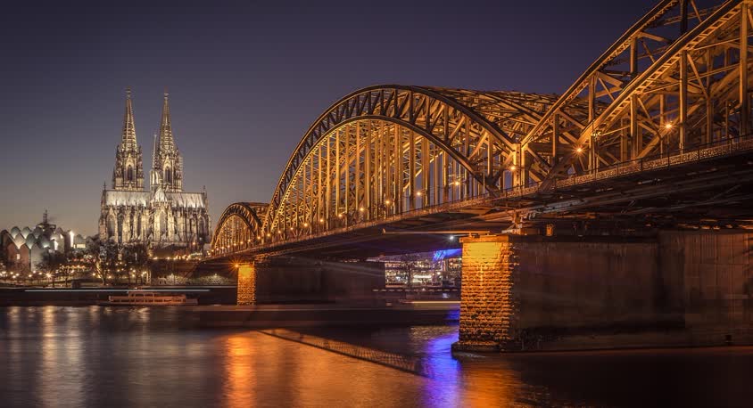 A Romantic Stroll Across Cologne&rsquo;s Iconic Hohenzollern Bridge