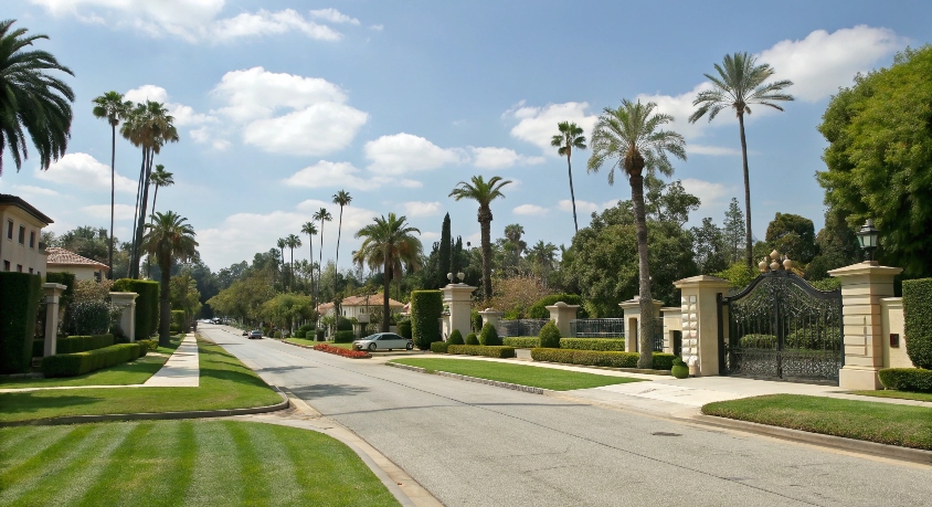 A Day in Beverly Hills: Exploring the Iconic Beverly Hills